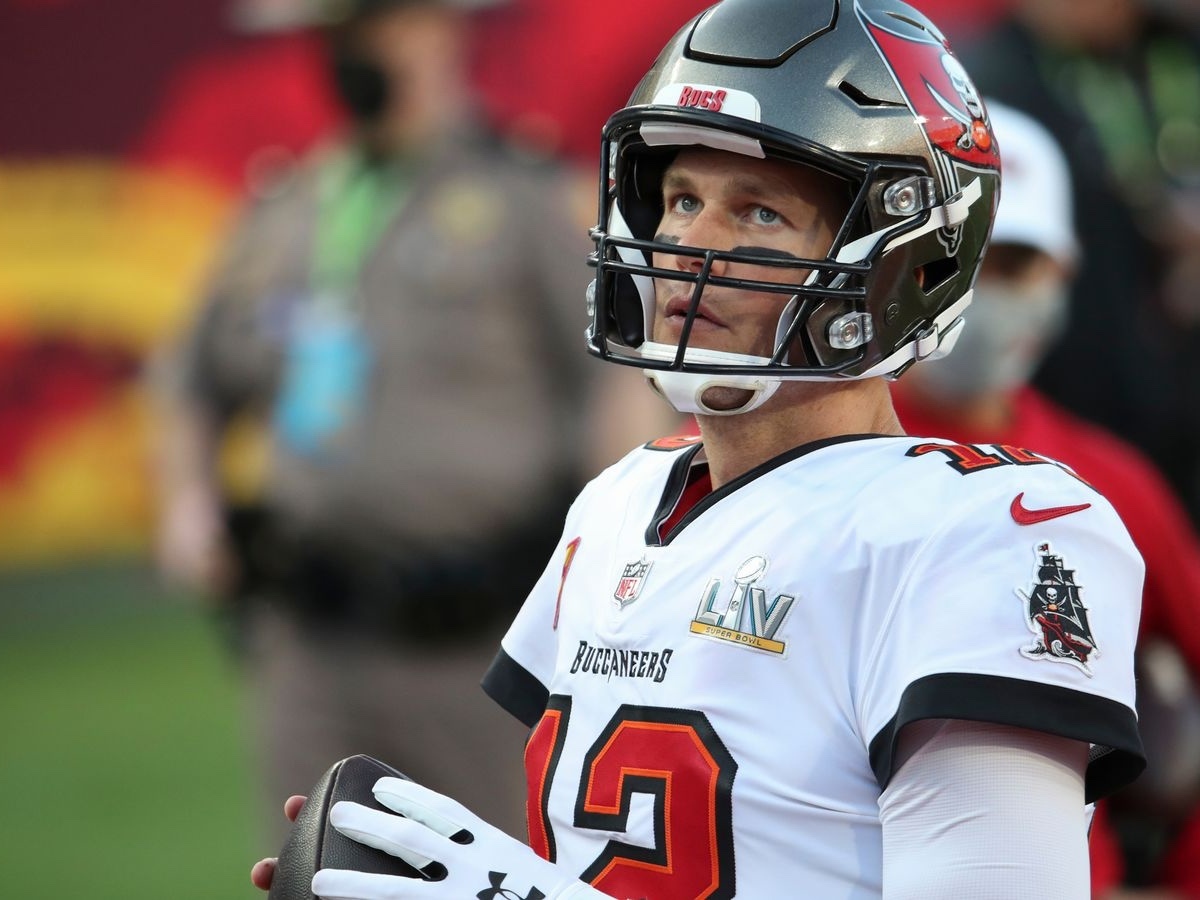 Is it time for Tom Brady and the Tampa Bay Buccaneers to abandon ship?